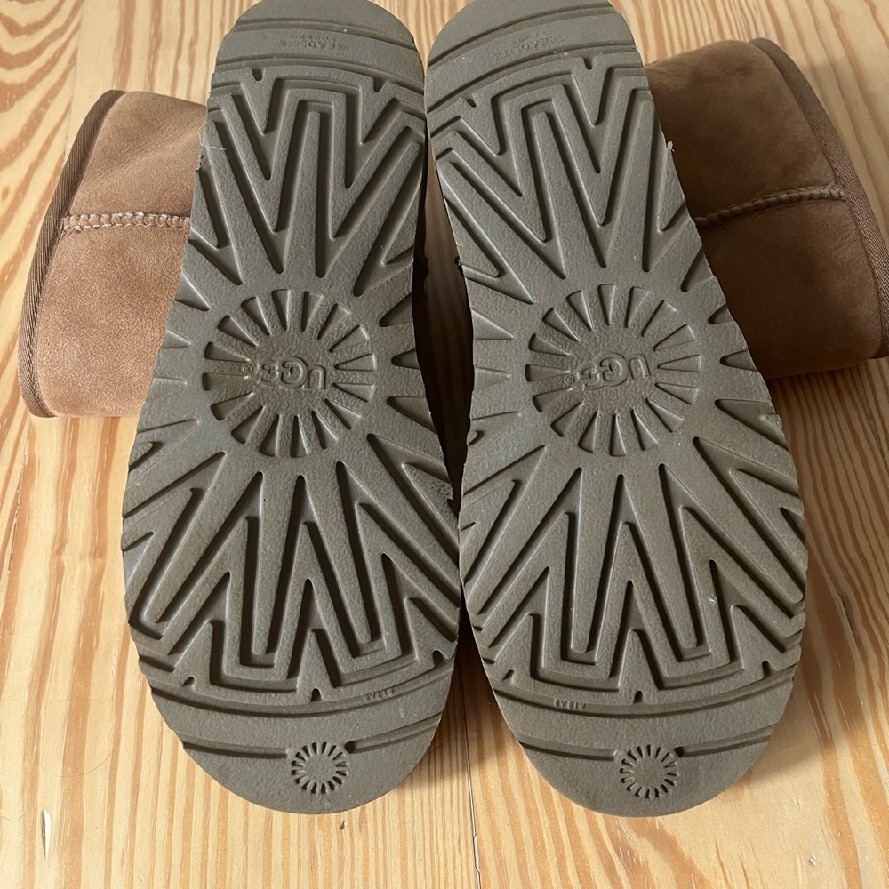 Uggs - Picture 6 of 6